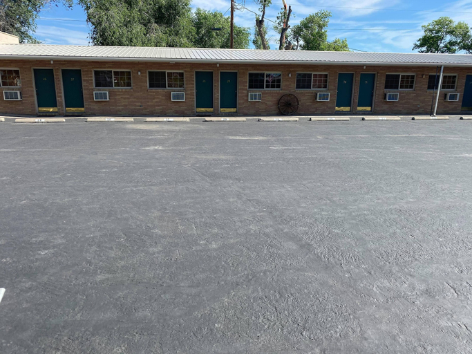 Exterior & Views 2, Horseshoe Bend Motel, Big Horn