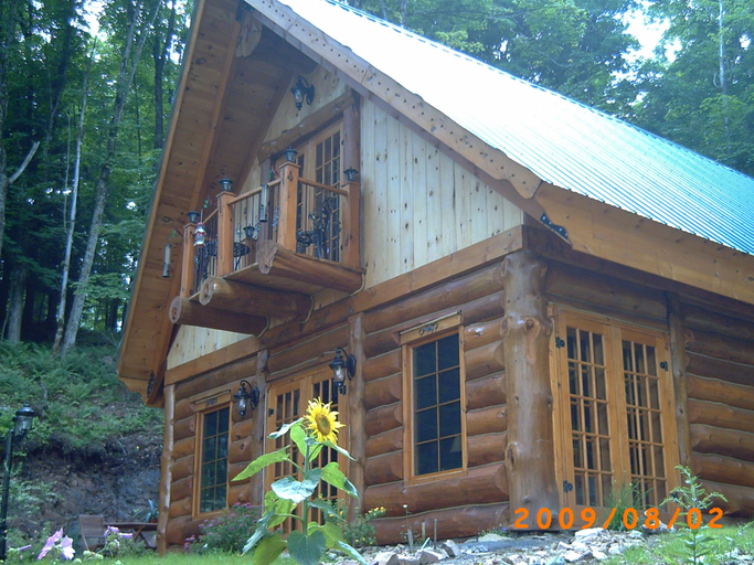 Exterior & Views