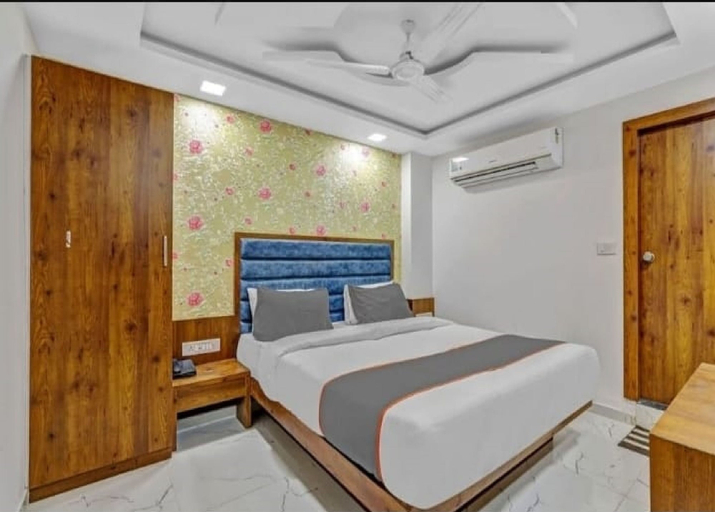 Hotel Lux Inn, Ahmadabad