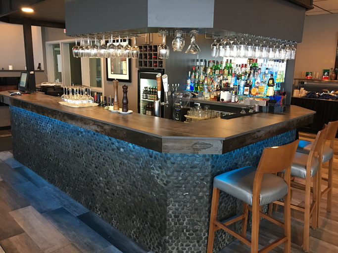 Food & Drinks 5, Manitou Springs Resort, Division No. 11