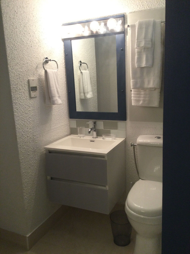 Bathroom 3, Moonshine 316 Rockley Golf Club