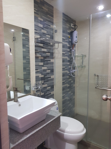Bathroom 4, Sleep and Stay Hotel, Olongapo City