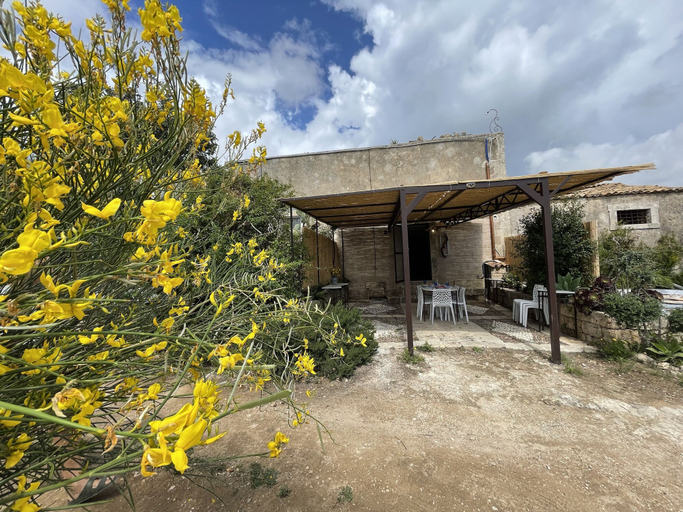 Exterior & Views, VILLA IL DAMMUSO NOTO, Syracuse