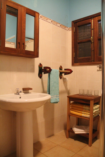 Bathroom, Praia Inhame Eco-Lodge, Caué