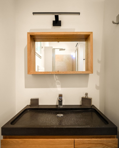 Bathroom 4, Serendip, Vaucluse