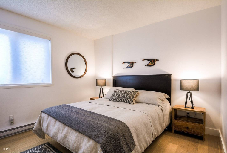 Room 2, Huge 3 Bedroom Condo with a View, Les Laurentides