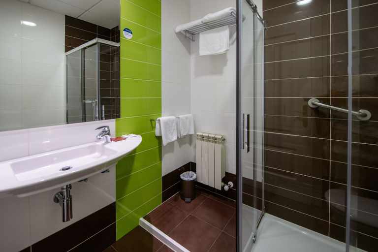 Bathroom 4, El Paso Honroso, León