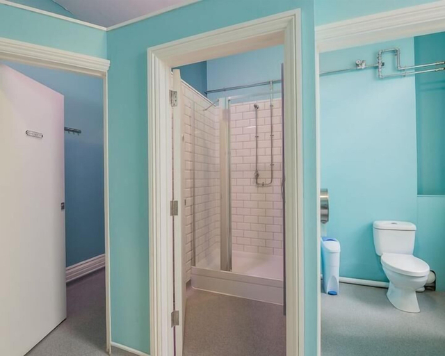 Bathroom, Mrs Potts Hostel, Cardiff