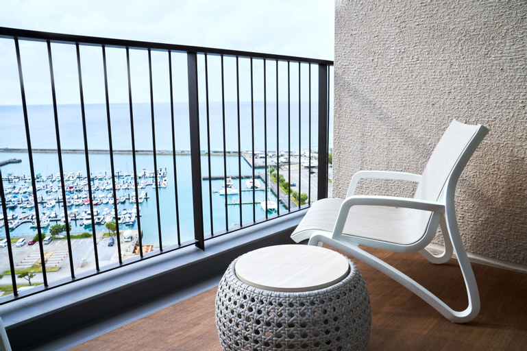 Exterior & Views 27