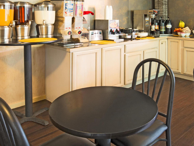 Food & Drinks 5, Travelodge by Wyndham East Portland/Gresham, Multnomah