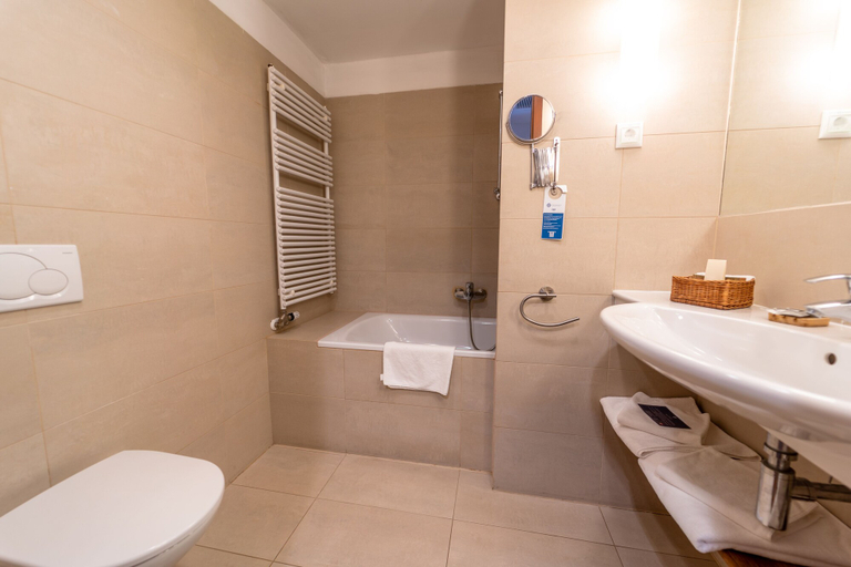 Bathroom 5, Tisza Balneum Thermal Hotel, Tiszafüred