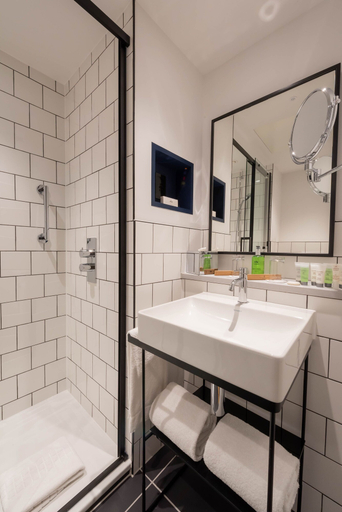Bathroom 4, The Wesley Camden Town, London