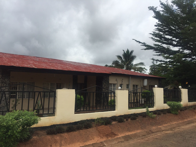 Exterior & Views, Kana Guest House, Livingstone