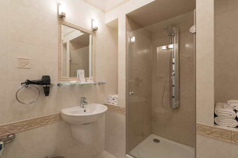Bathroom 2, Royal Apartment Uspenskaya 12, Odes'ka