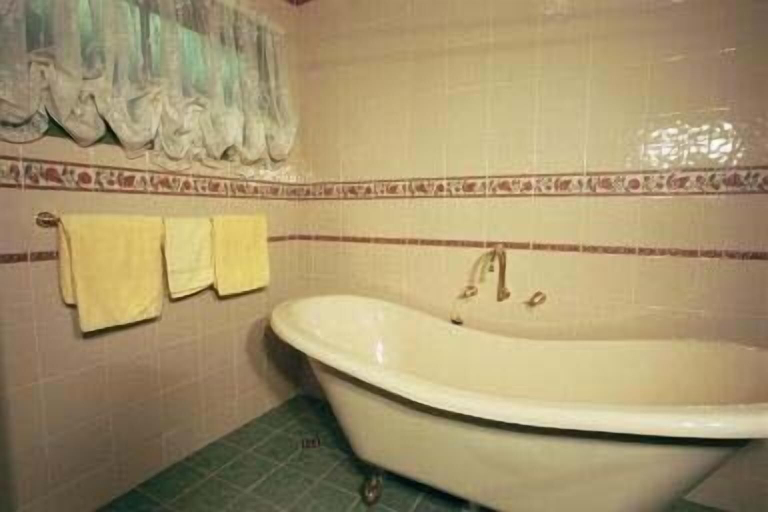 Bathroom 2, The Hidden Gem, Blue Mountains