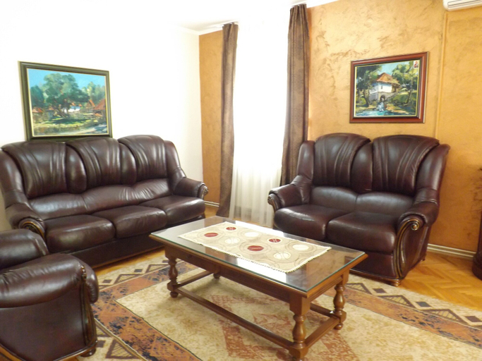 Others 5, Three Bedroom Apartment With Garden
