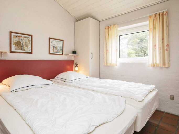Bedroom 2, Lush Holiday Home in Blavand near Beach, Varde