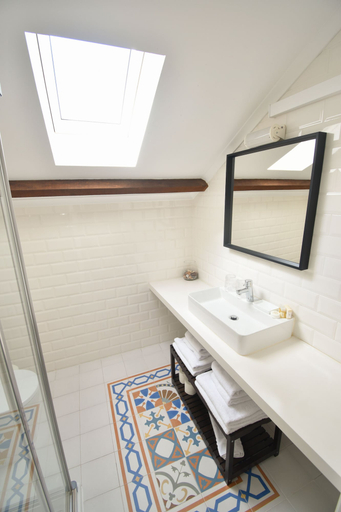 Bathroom 3, Sophia Residences, Coimbra