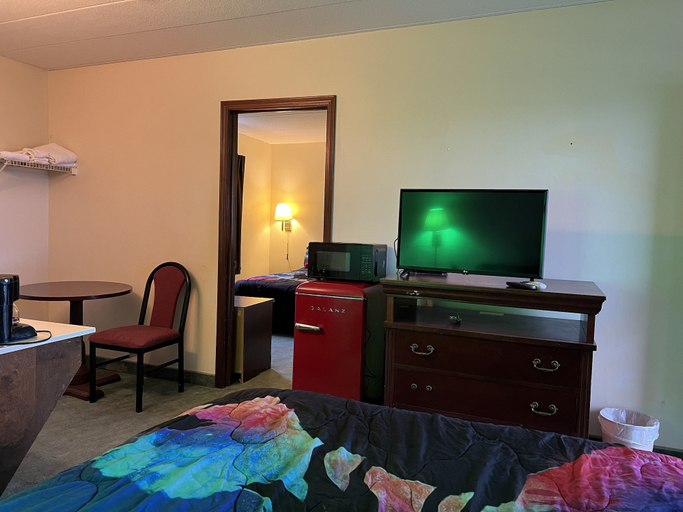 Bedroom 2, Motel Boutique by Wolf Inn, Erie
