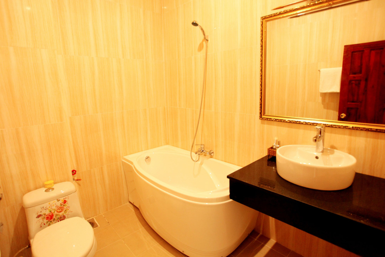 Bathroom 4, Nhat Minh Hotel, La Gi