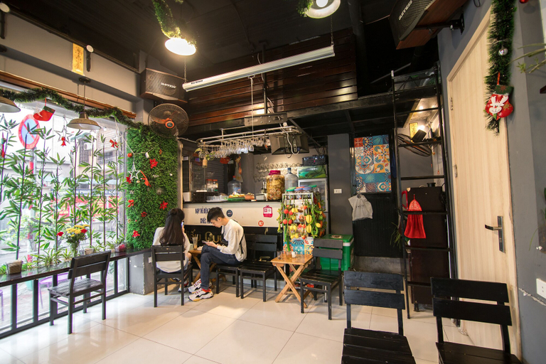 Food & Drinks, RedDoorz near Truc Bach Lake, Ba Đình