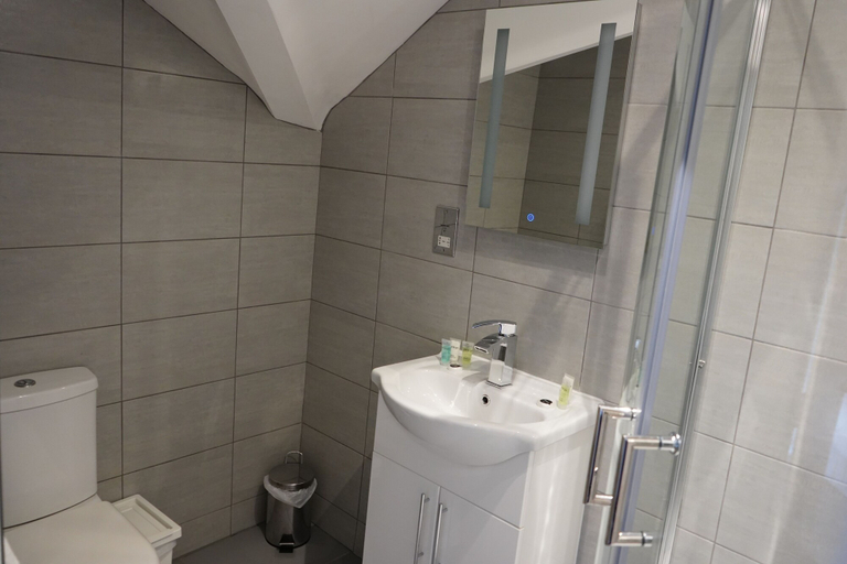 Bathroom 3, Marlborough Hotel, Sefton