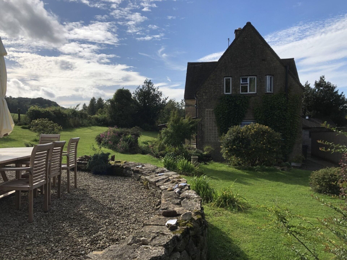 Exterior & Views 2, Beautiful 3 Bedroomed Cotswolds Farmhouse, Gloucestershire