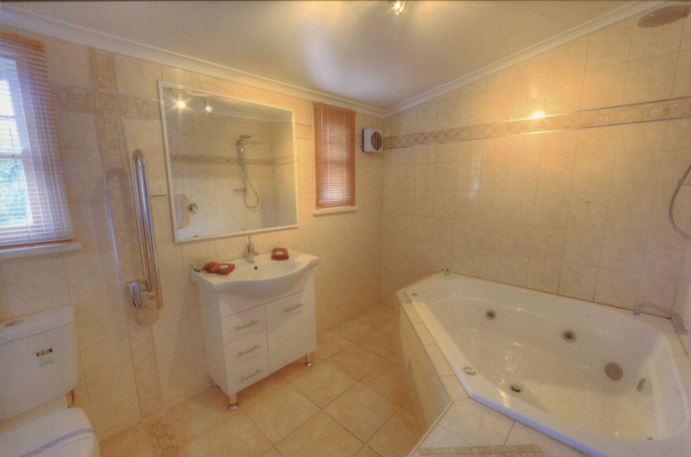 Bathroom 5, Lodge Outback Motel, Broken Hill