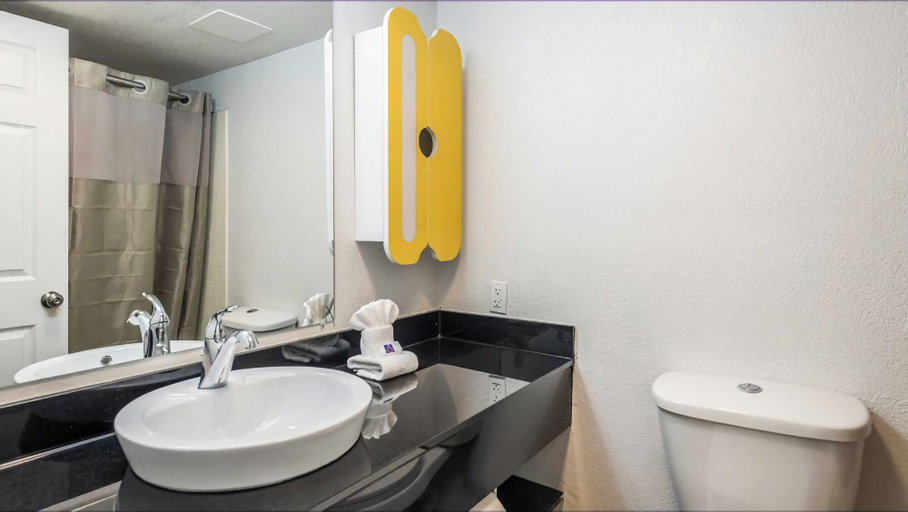 Bathroom 4, Studio 6 Indianapolis, IN, Marion