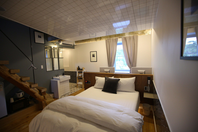 Bedroom 3, Ondo Hotel, Buk