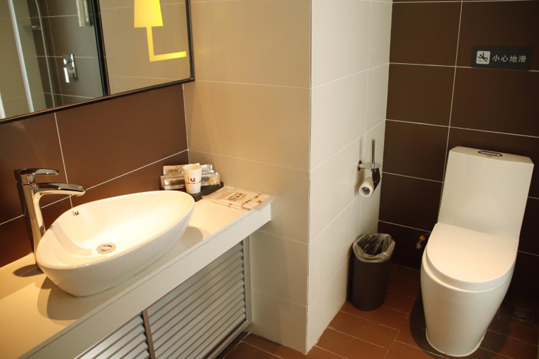 Bathroom 4, IU Hotel Zhangye High-Speed Railway Station, Zhangye