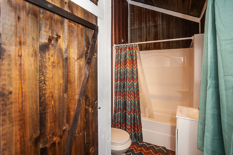 Bedroom 3, Yeti Cabin, Polk