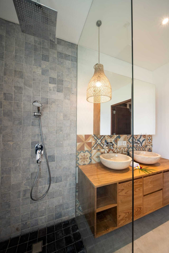 Bathroom 3, Jungle Wooden Villa, 3 BR, Ubud With Staff, Gianyar