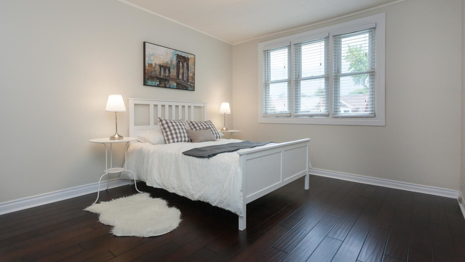 Bedroom 2, Applewood Suites - Danforth Avenue, Toronto
