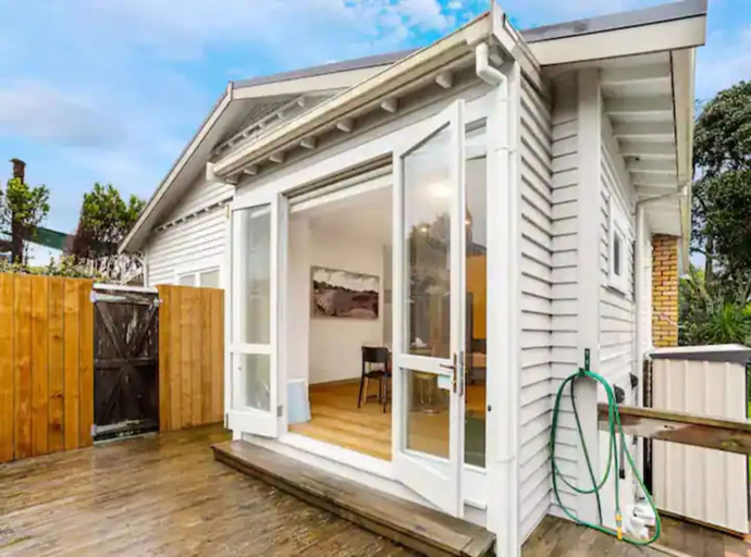 Exterior & Views, Lovely 3-Bedroom Home With Free Parking, Waitakere