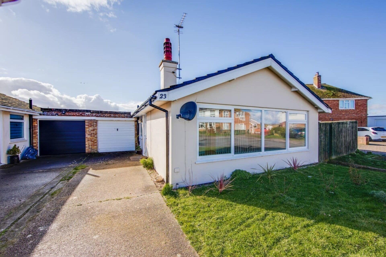 Exterior & Views 2, Bungalow 2 min Walk to Beach and sea Sleeps 6, Kent