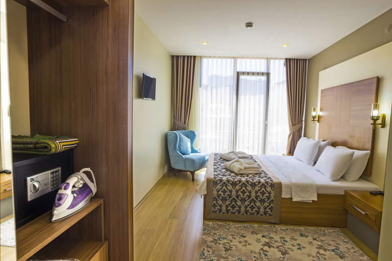 Bedroom 4, Alesha Suite, Yomra