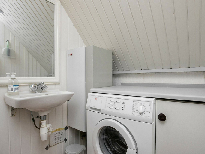 Bathroom 3, Rustic Holiday Home in Ringkøbing With Sauna, Ringkøbing-Skjern