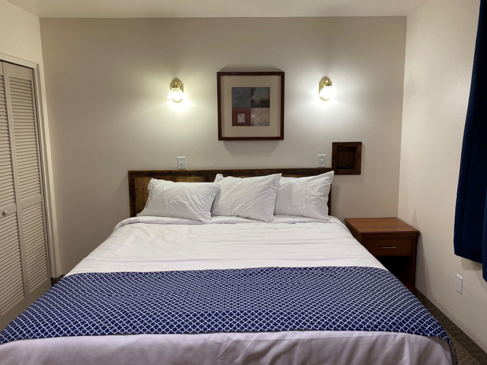 Bedroom 2, Red Rock Lodge, Custer
