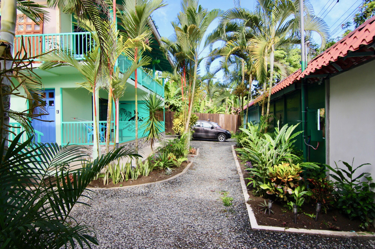 Exterior & Views