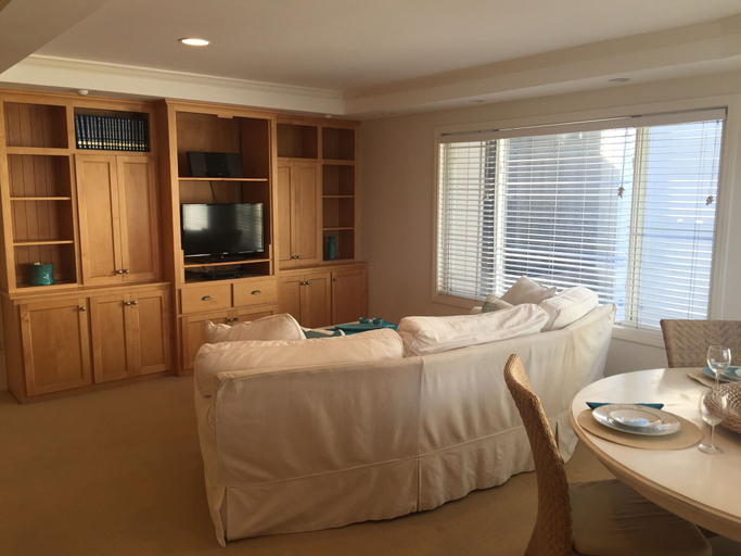 Others 3, 2 Bedroom Townhome 2 Mins. to the Beach, San Diego
