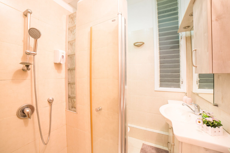 Bathroom 3, Premium Suites On Beach Ben Yehuda 60B
