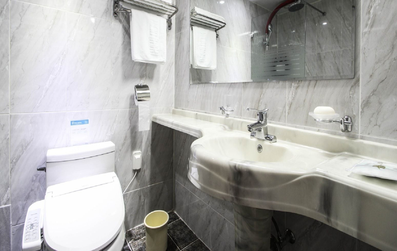 Bathroom 4, Uljin Grand Hotel, Uljin