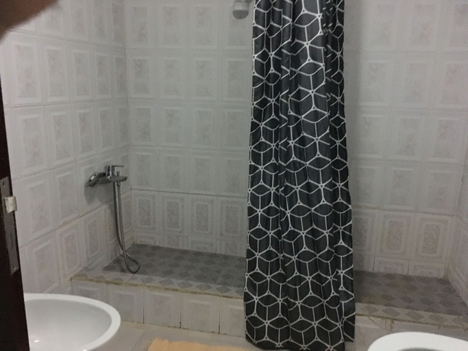 Bathroom 4, MIVENA - on airport street, Ingombota
