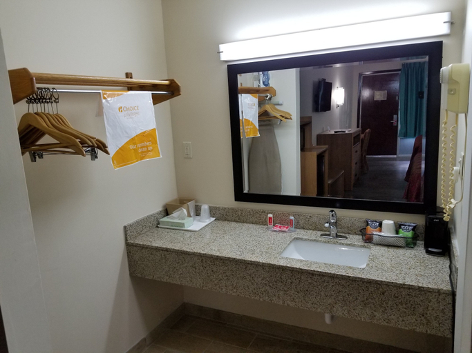 Bathroom 4, Econo Lodge Kosciusko, Attala