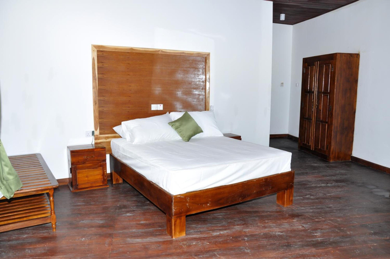 Bedroom 3, Hotel Naaval, Manmunai North