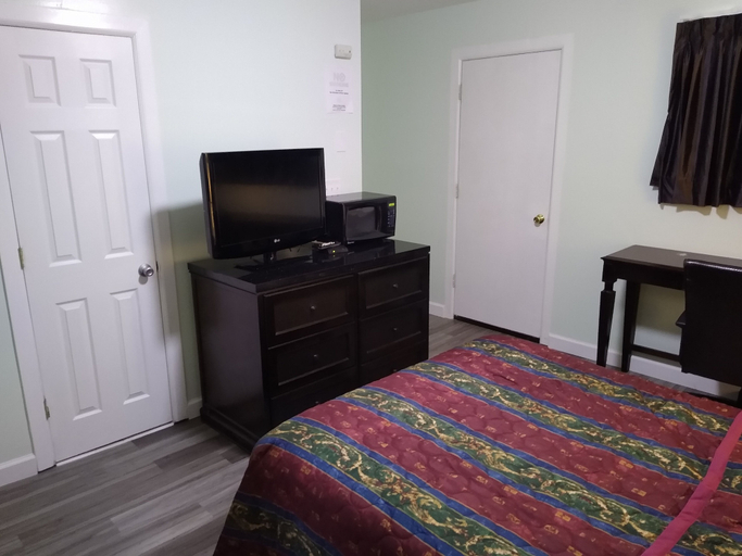 Bedroom 2, Laurel Notch Motel, Burlington