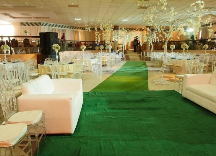 Food & Drinks, Swanky Suites in Grandview, Kosofe
