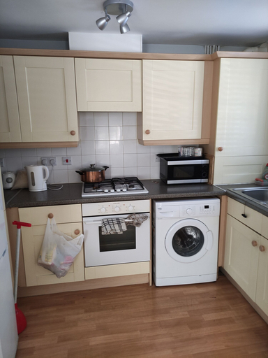 Others 5, Immaculate 1-bed Apartment in Borehamwood, Hertfordshire
