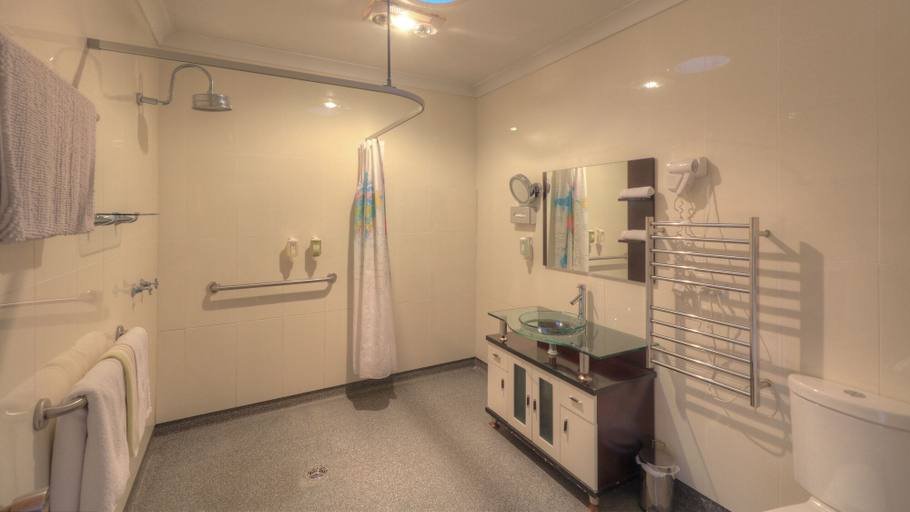 Bathroom 3, The Golfers Inn, Tenterfield
